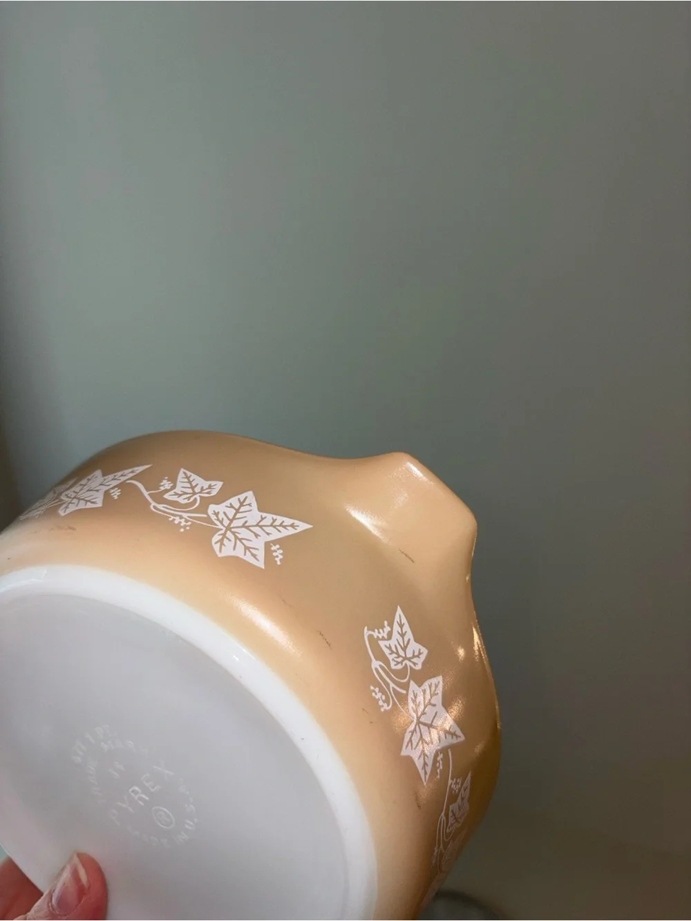 Vintage 1960s Pyrex Sandalwood Tan/Beige Ivy Casserole Dish | (1qt) | #471